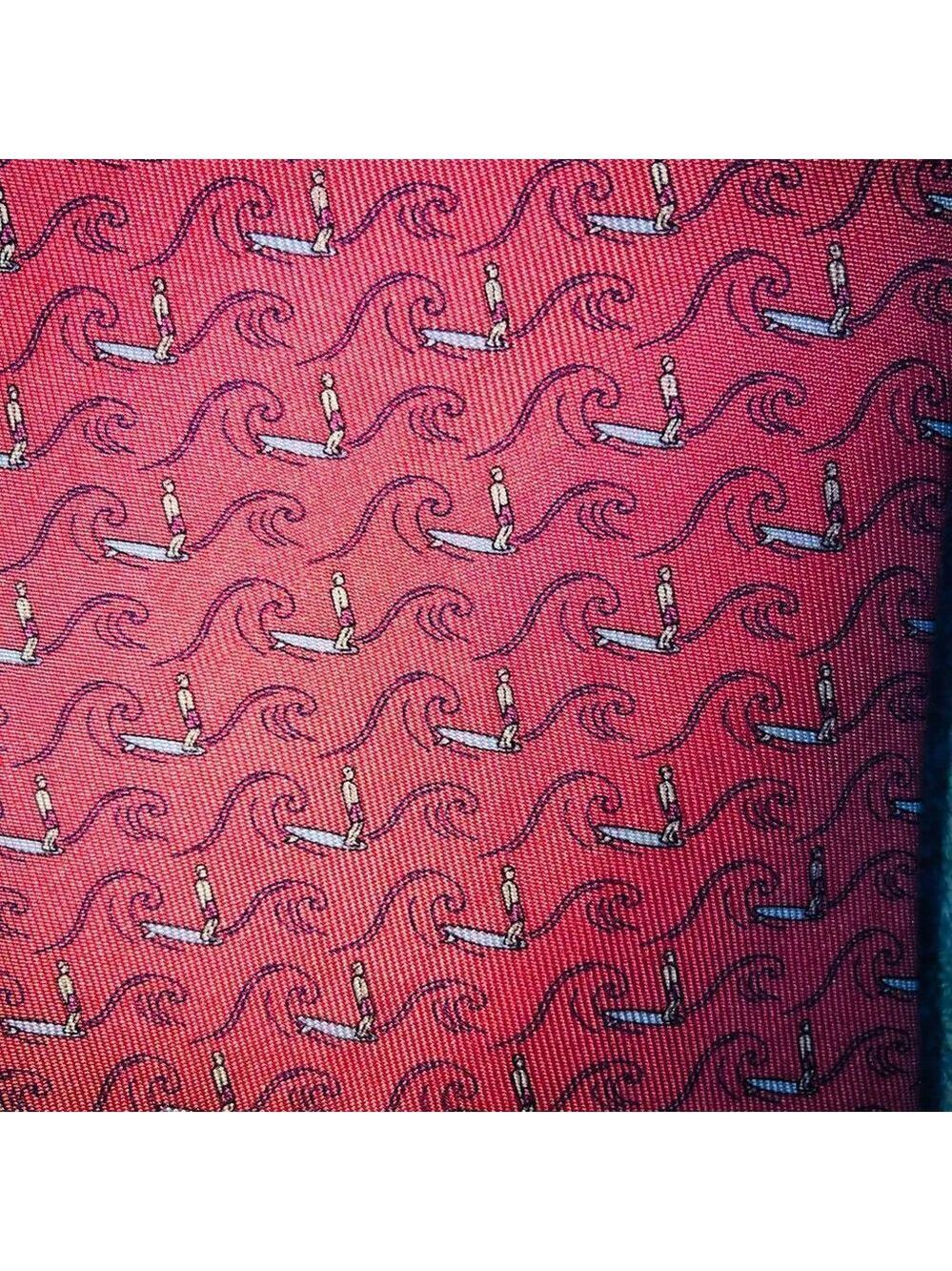 NWT Men's Vineyard Vines 100% Silk Tie Surfer Waves 🌊 - Picture 2 of 4
